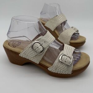 Dansko Sophie White Leather Snake Double Buckle Strap Clog Sandal Size 39/8.5-9